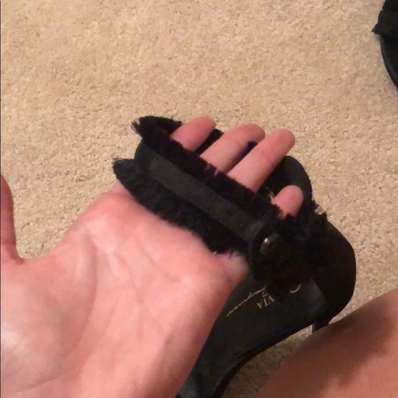 Black heels - Picture 3 of 4